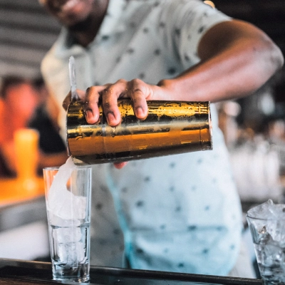 hire a mixologist for event